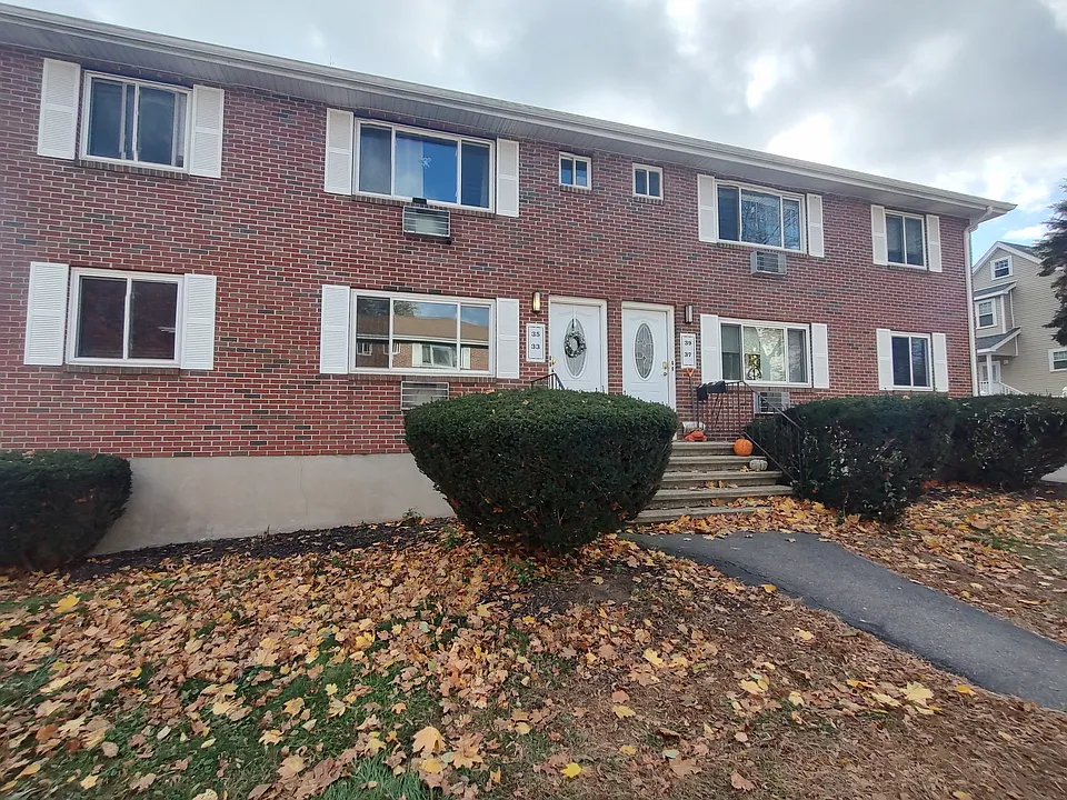 37 Oxford Cir #37A