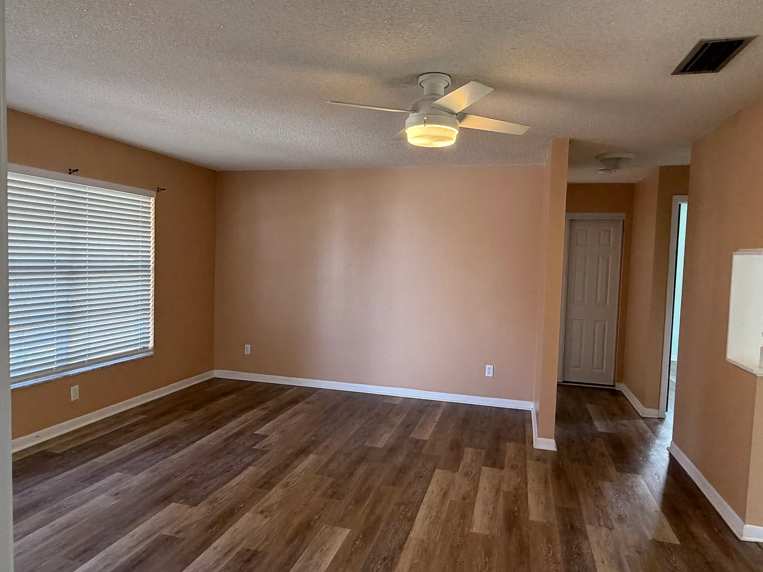 3 bed, 1176 sqft, $1,950 — Photo 3