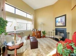 86 Windsor Cir #86D, Township Of Washington, NJ 07676