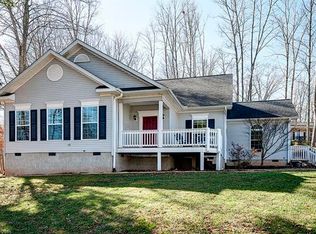 8 Surrey Green Dr, Asheville, NC 28806