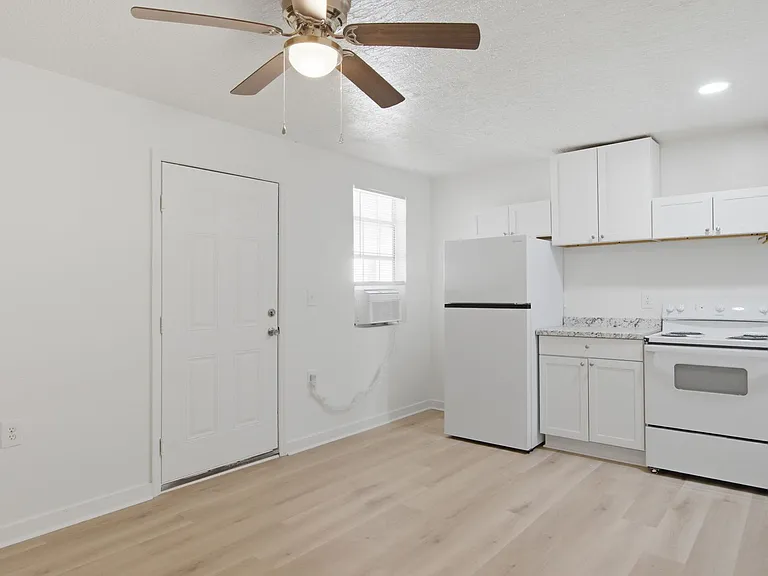 1824 Grayson St — Photo 8