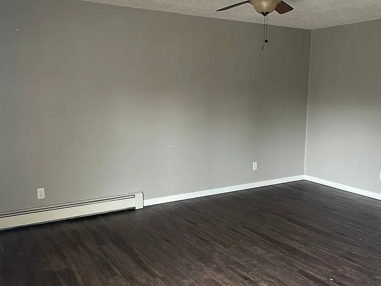 2217 Muscatine Ave — Photo 2