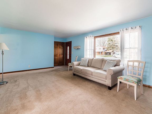 5th image of 108 Kishwaukee Ln