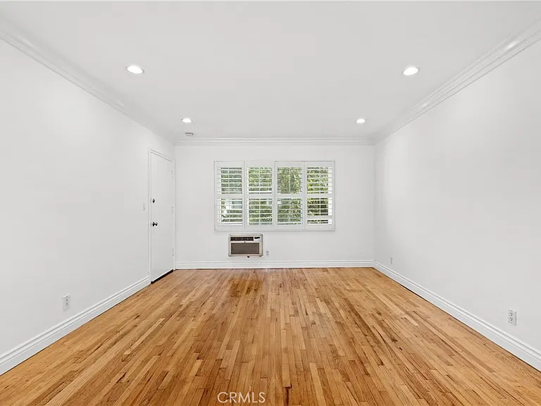 14625 Moorpark St — Photo 12
