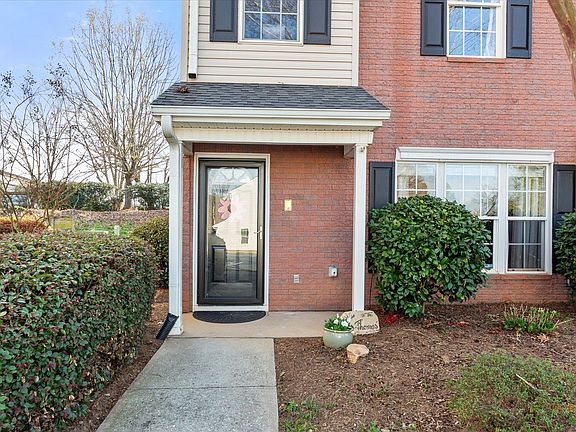 5th image of 513 Waterbrook Dr