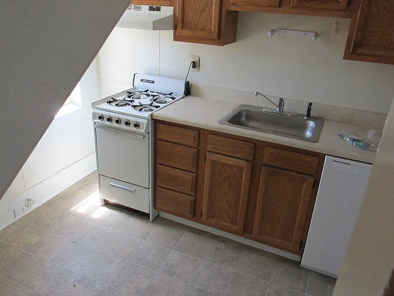 408 Stewart Ave #6 — Photo 5