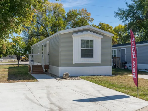 258 Kingsway Dr, North Mankato, MN 56003