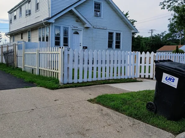 1919 16th St, North Chicago, IL 60064