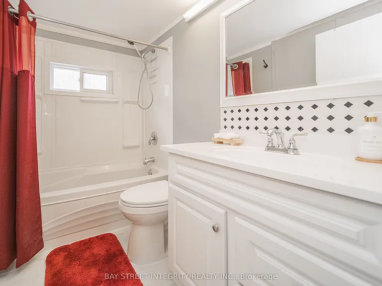 74 De La Salle Blvd — Photo 5