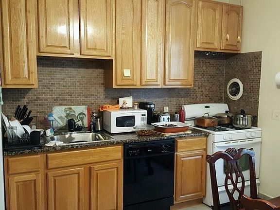 5th image of 249 Riverview Pl