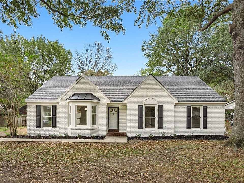 1st image of 483 Old Oak Ln