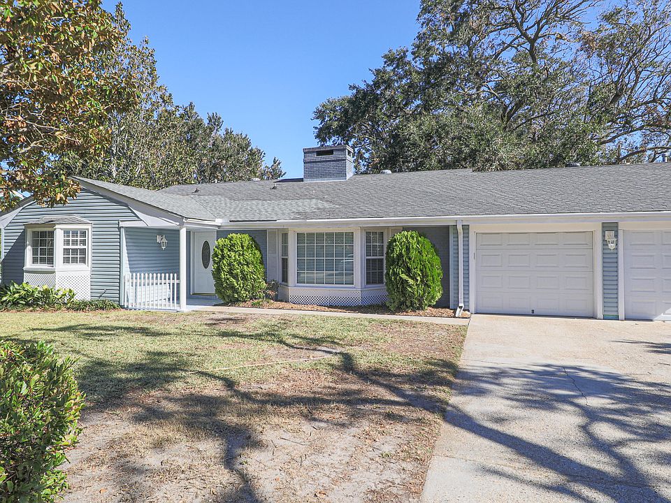 1st image of 208 Woodbine Dr
