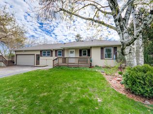 12101 Robin Cir, Minnetonka, MN 55305