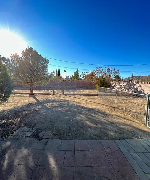 7560 Valley Vista Ave — Photo 6