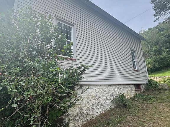 2nd image of 199 Iron St