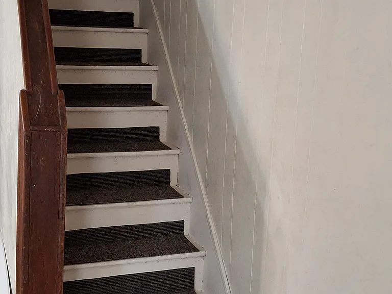 Steps to 2 floor