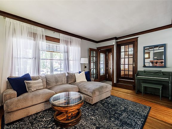 5th image of 115 Ferris St
