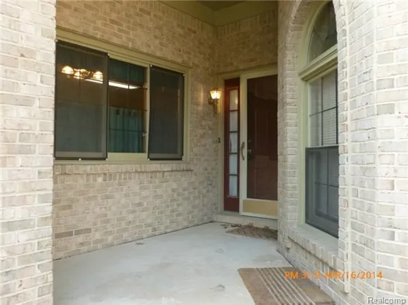 2781 Honey Suckle Ct #1, Wixom, MI 48393