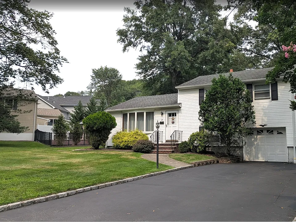 24 Countryside Dr