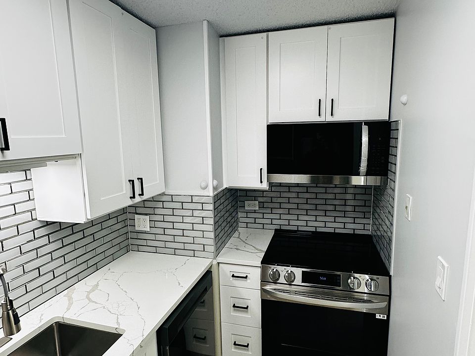 1st image of 1122 N Clark St APT 1705