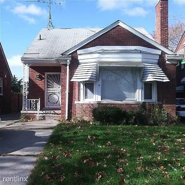 2nd image of 19791 Mark Twain St