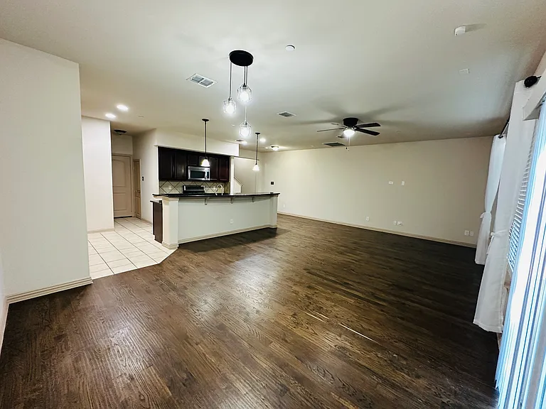 2249 Salado Dr — Photo 5
