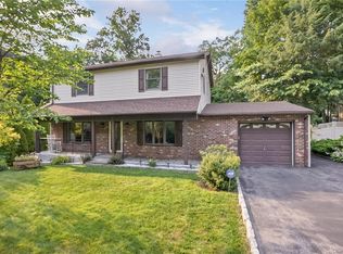 17 Tomahawk Dr, White Plains, NY 10603