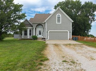 21758 Oakcrest Rd, Spring Hill, KS 66083