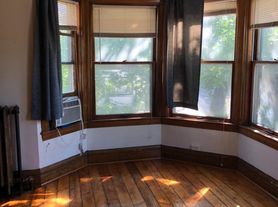 1005 University Ave SE