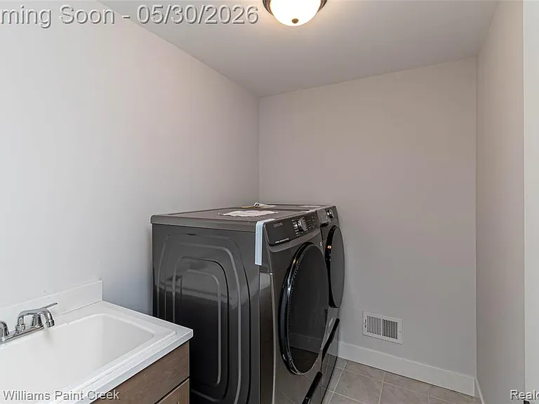 375 Amelia Cir — Photo 46