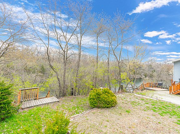 4th image of 70 Lakeshore Dr
