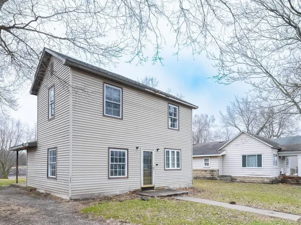 405 S Broadway St, Manito, IL 61546