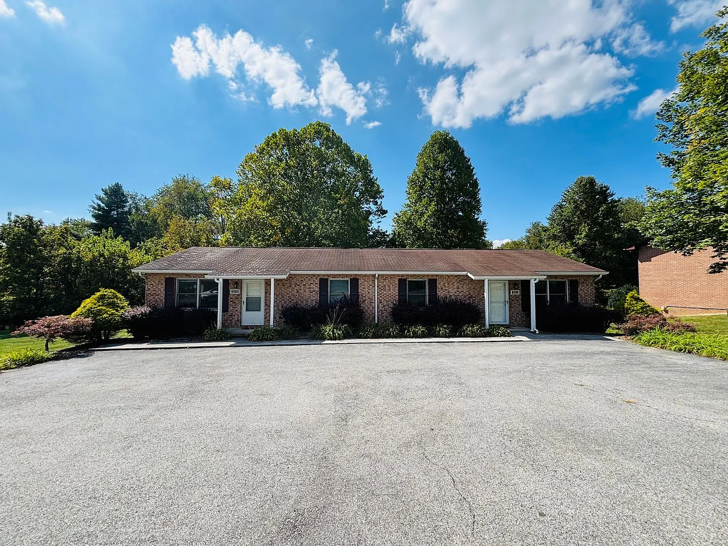 1150DM - 1514/1516 Sandy Circle - M — Photo 2