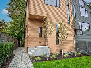 9015 8th Ave NE, Seattle, WA 98115