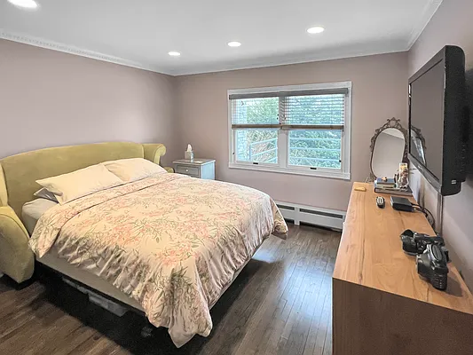 Sold by Compass | media 7