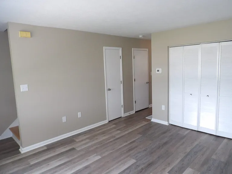 902 Plaza Dr #5 — Photo 8