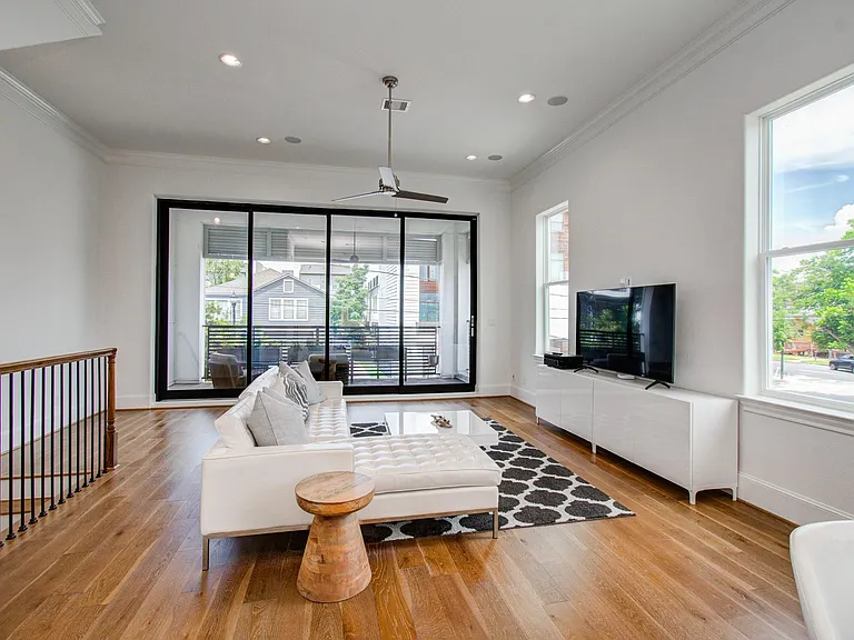 1512 Stuart St — Photo 14