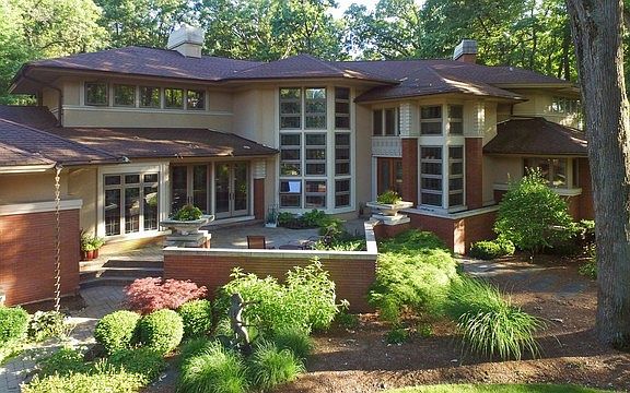4th image of 1S110 Normandy Woods Dr