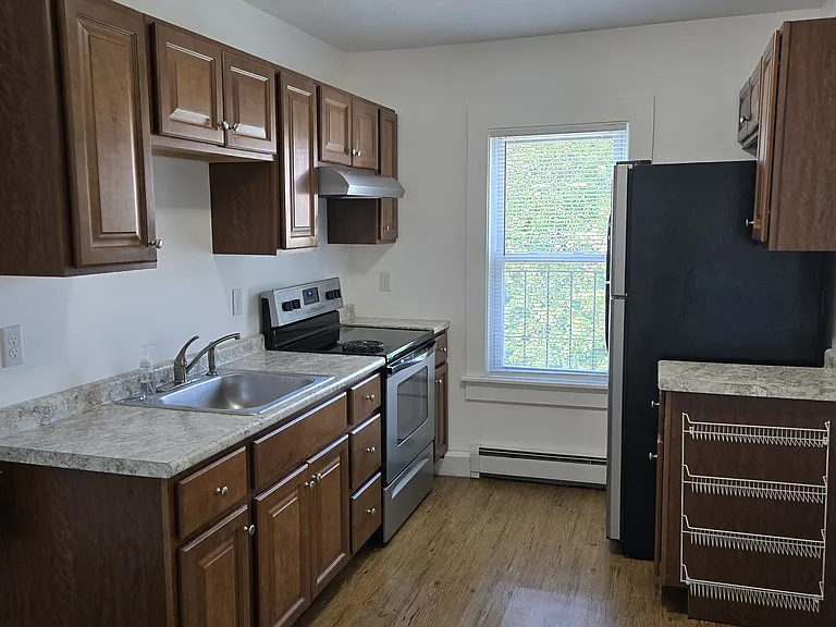 70 Whitney St — Photo 2