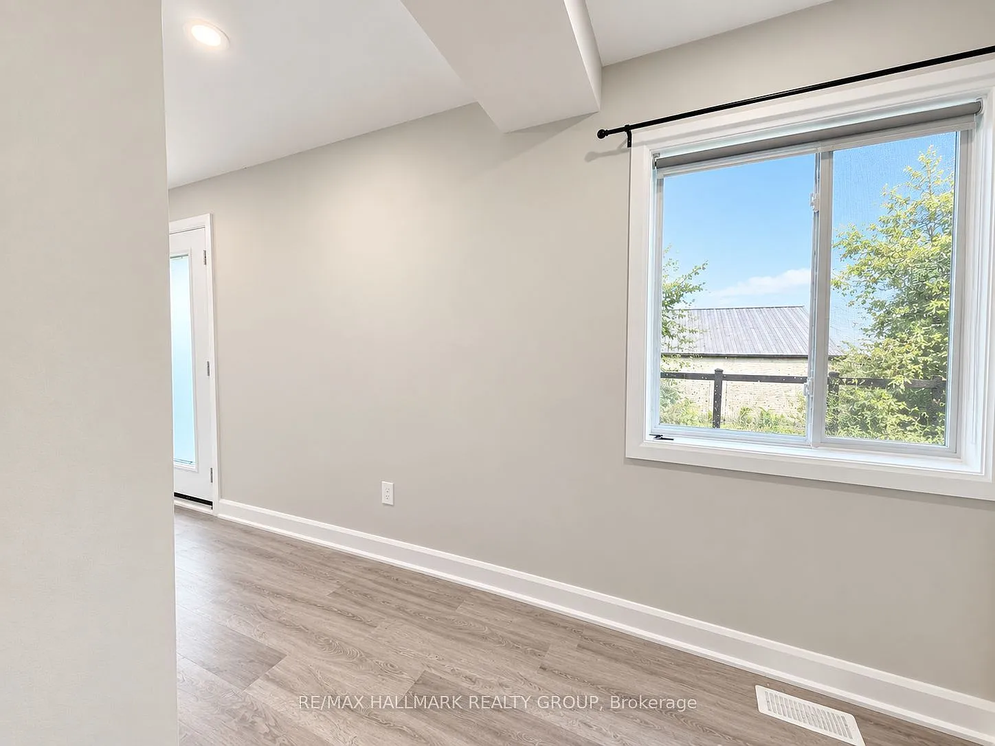 3 bed, $2,995 — Photo 1