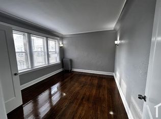 7208 S Bennett Ave #1, Chicago, IL 60649