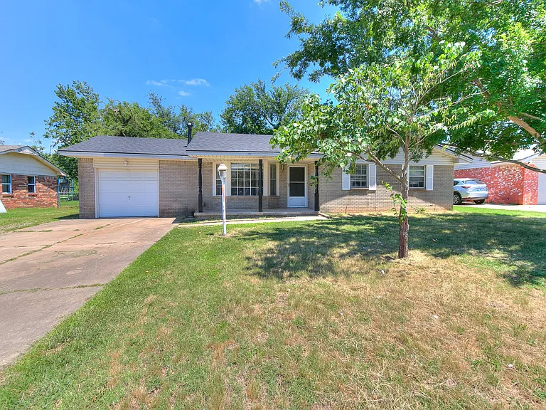 4405 N Chapman Ave — Photo 2