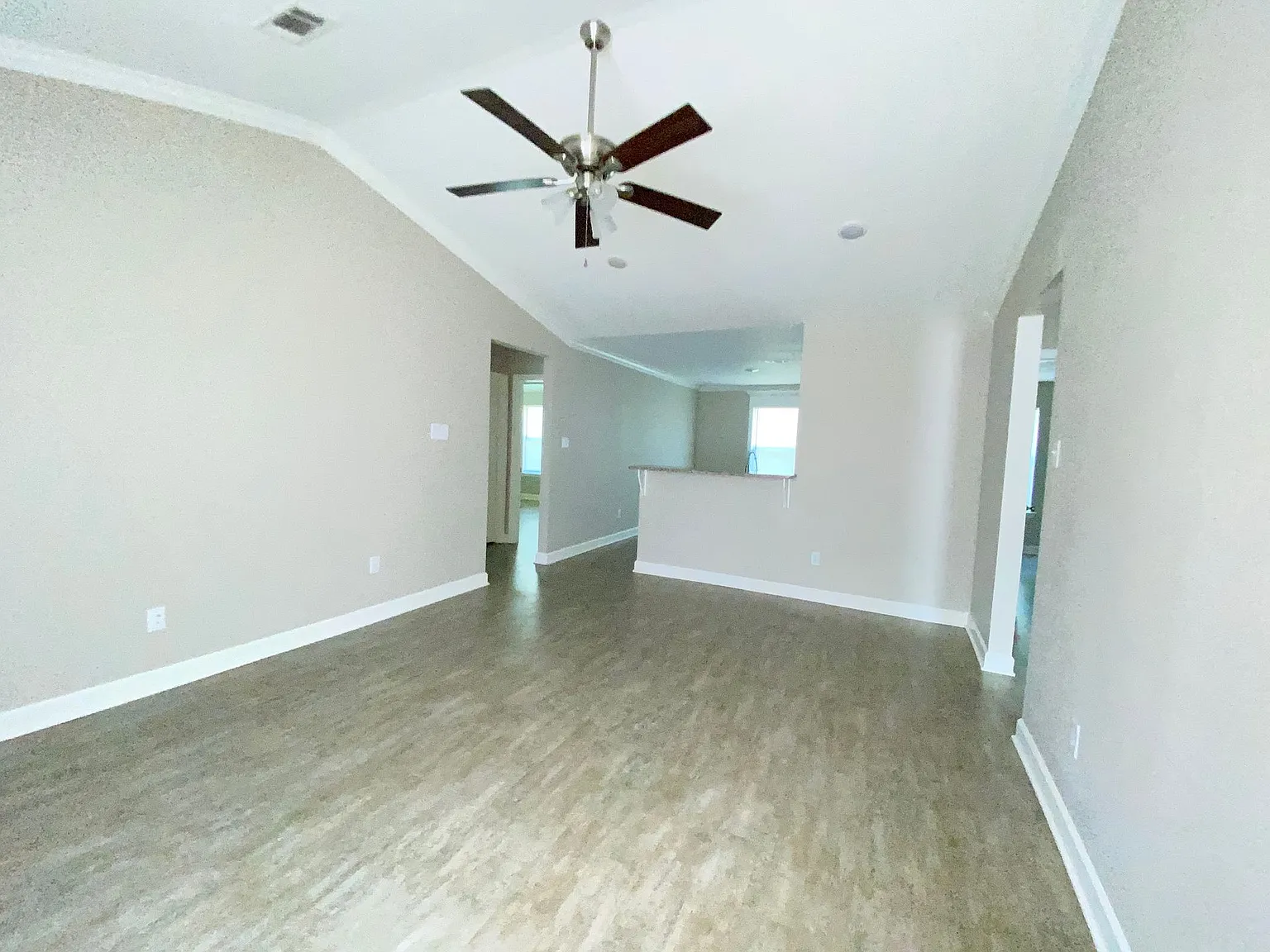 309 Sparrow Rd — Photo 2