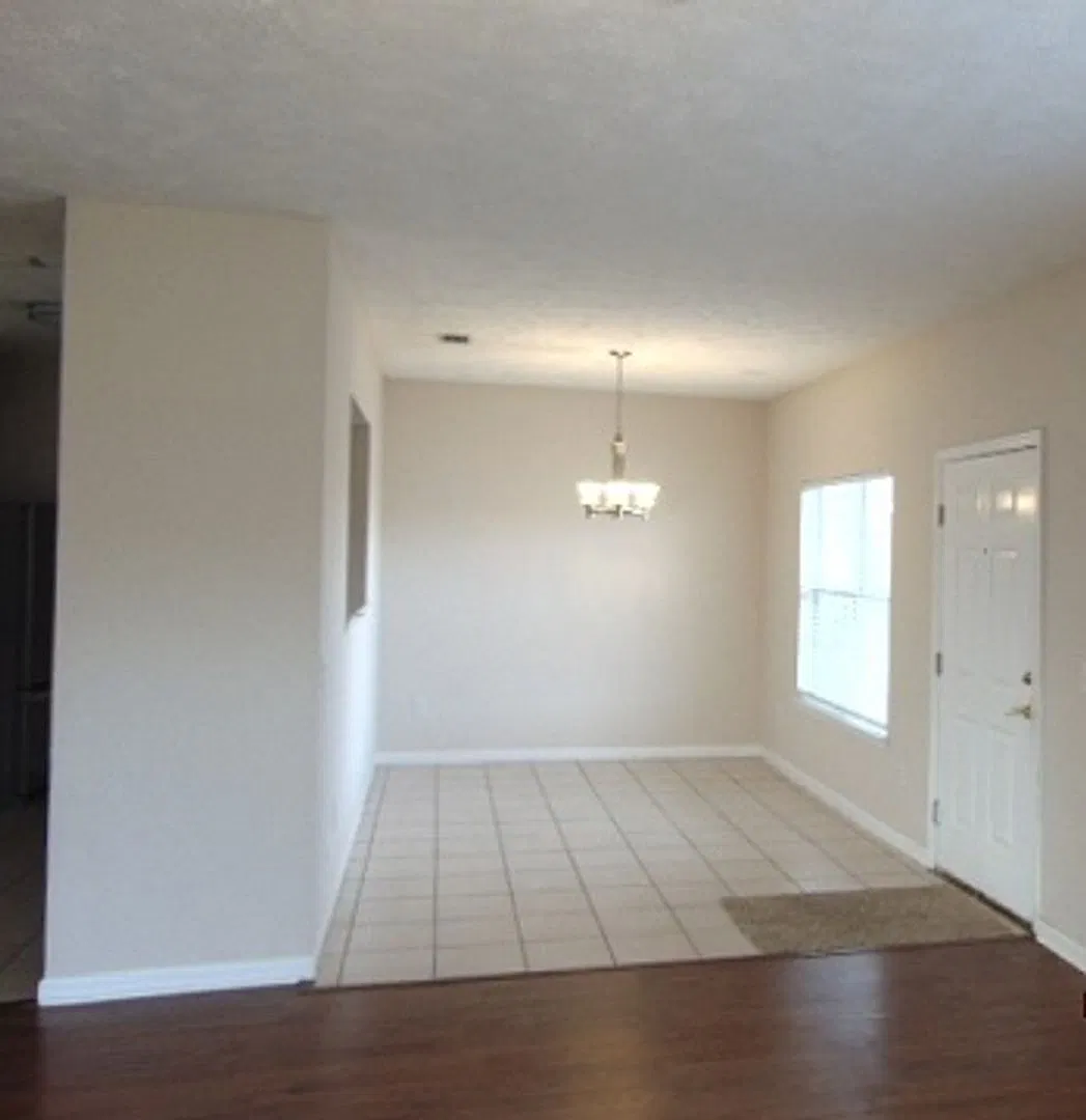 Callaway 3 bedroom 2 bath Duplex with privacy fenced backyard. — Photo 3