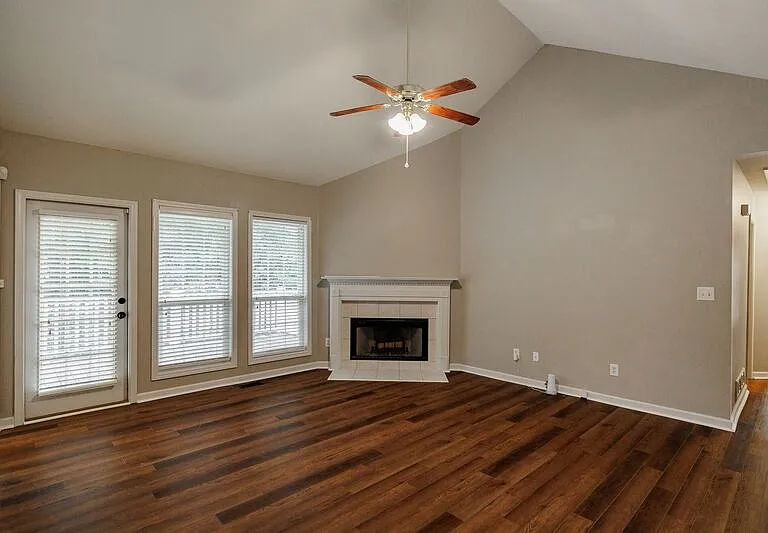 195 Bedford Dr — Photo 6