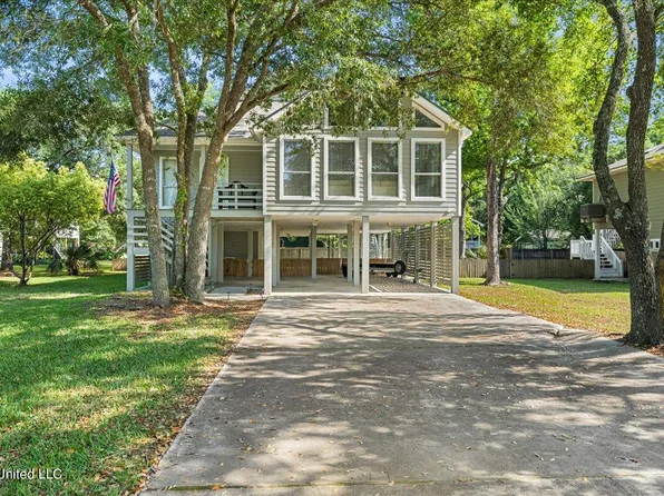144 Forest St, Pass Christian, MS 39571