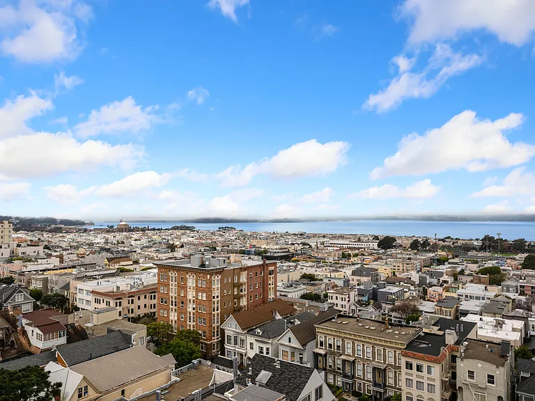 Vallejo Street — Photo 24