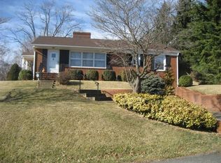 908 Grove Ln, Staunton, VA 24401