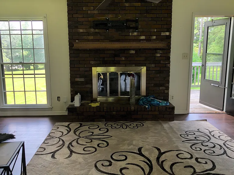135 Marilyn Dr E — Photo 3