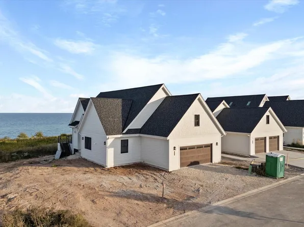 1082 Seanma Wynd, Port Washington, WI 53074